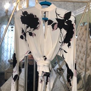 Few people size XS CROP TOP WITH SIDE KNOW TIE